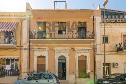 Foto Casa indipendente in Via Canova 4, Rosolini di 204 m² con 14 locali