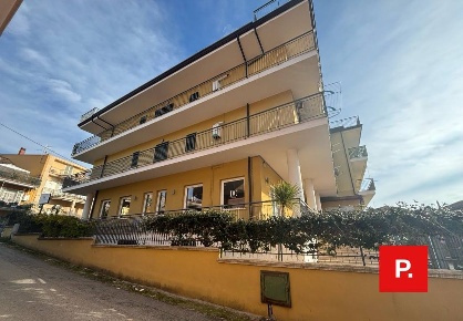 Foto Appartamento in Via Rimembranza 75, Vitulazio di 220 m² con 4 locali