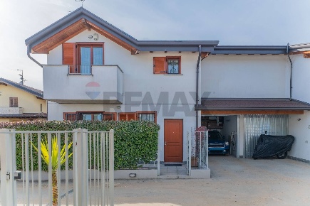 Foto Villa a schiera in via marco polo 27, Cassano Magnago di 134 m²