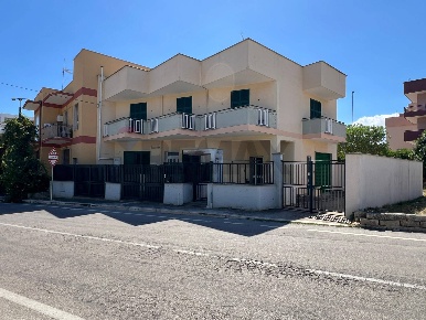Foto Casa indipendente a Monopoli Centro di 213 m² con 7 locali in vendita