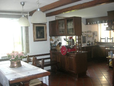 Foto Villa unifamiliare in Via Pomposa, Ferrara Cona di 375 m² con 9 locali