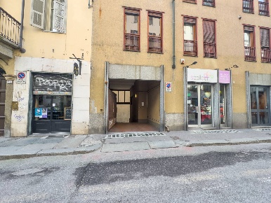 Foto Posti auto in Via Principe Amedeo, Torino Via della Rocca di 17 m²