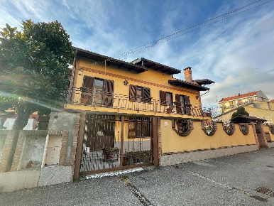 Foto Appartamento in Via Pascoli 10, Mappano di 90 m² con 3 locali
