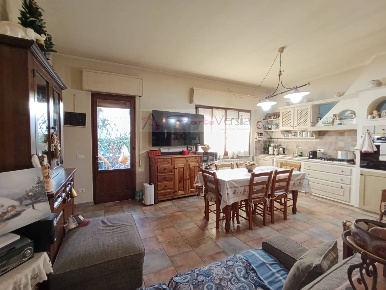 Foto Duplex a Montignoso Cinquale di 141 m² con 7 locali in vendita