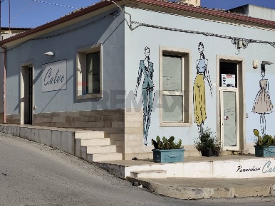 Foto Locale commerciale in piazza dante alighieri 1, Vittoria Centro