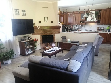 Foto Appartamento in via Trieste 1, Besozzo Centro di 114 m² con 3 locali