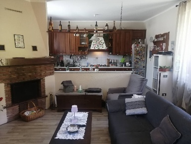 Foto Appartamento in via Trieste 1, Besozzo Centro di 114 m² con 3 locali