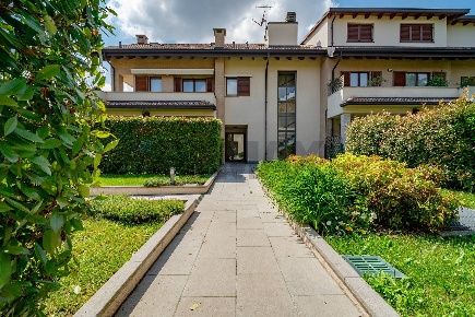 Foto Appartamento in Via Cherubini 28, Seregno San Giuseppe di 115 m²