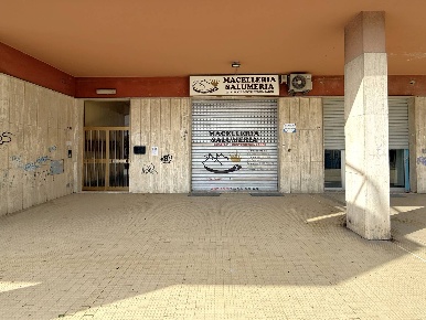 Foto Negozio in Viale Magna Grecia 298, Catanzaro Fortuna - Corvo di 176 m²