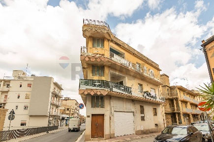 Foto Appartamento in Via G. Matteotti 2, Comiso Centro di 200 m² in vendita