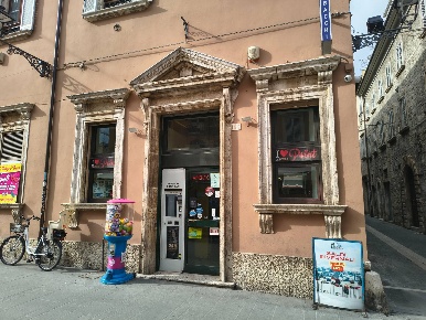 Foto Attività commerciale in Via del Trivio 103, Ascoli Piceno di 60 m²