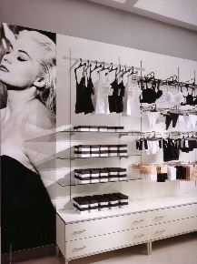 Foto Attività commerciale in Piazza Trento E Trieste, Ferrara di 30 m²