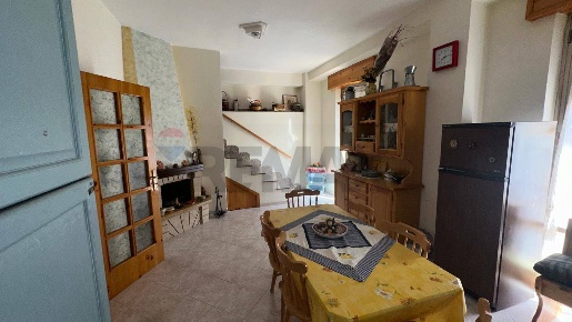 Foto Case semi ndipendenti a Pachino Centro di 144 m² con 5 locali