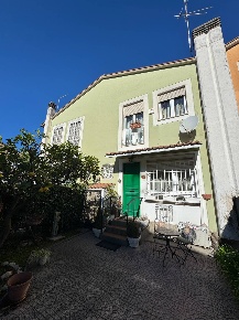 Foto Villa unifamiliare in Viale Gorgia di Leontini, Roma Casal Palocco