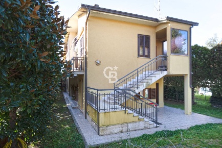 Foto Casa indipendente a Bolsena di 397 m² con 12 locali in vendita