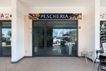 Foto Locale commerciale in Via Flaminia 8, Rignano Flaminio di 75 m²