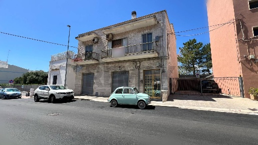 Foto Casa indipendente a Monopoli Centro di 377 m² con 6 locali in vendita