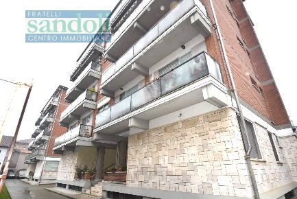 Foto Appartamento in Via Alessandro Manzoni, Vercelli Centro di 100 m²