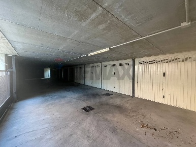 Foto Posti auto in via montello snc, Castellanza di 18 m² con 1 locali