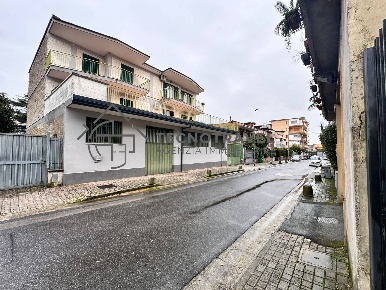 Foto Locale commerciale in via pietro colletta 27, Casavatore di 105 m²