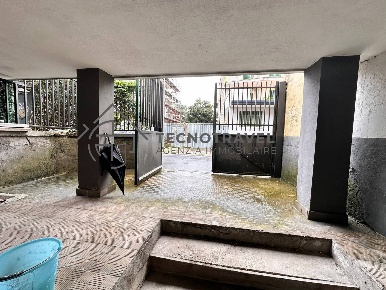 Foto Locale commerciale in via pietro colletta 27, Casavatore di 105 m²
