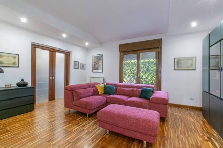 Foto Case semi ndipendenti in Viale Priamo 93, Pomezia di 100 m² in vendita