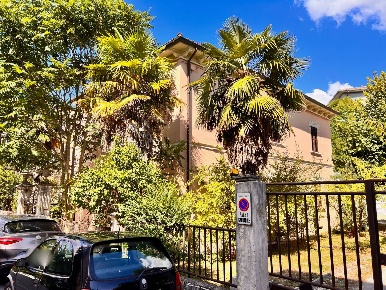 Foto Appartamento in VIA CAPPUCCINI, Fabriano Centro di 120 m² con 6 locali