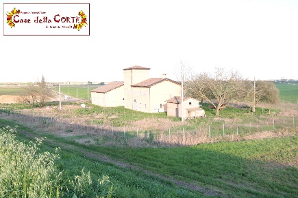 Foto Casa indipendente in Via Carina, Finale Emilia di 340 m² con 12 locali