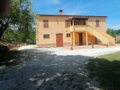 Foto Rustico in Via Monticelli 6, Castelplanio di 340 m² con 9 locali