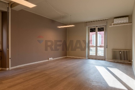 Foto Ufficio in Via Giacomo Matteotti 33, Arona Centro di 106 m² in affitto