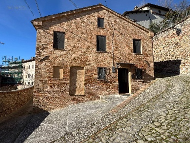 Foto Casa indipendente in Via Castel Leone 1, Amandola Centro di 120 m²