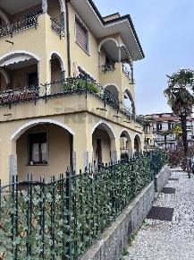 Foto Posti auto in via Roma 60, Stresa Centro di 15 m² con 1 locali