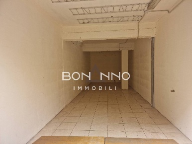 Foto Magazzino in piazza garibaldi 999, Bassano del Grappa Centro di 280 m²