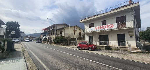 Foto Appartamento a San Giorgio del Sannio Centro di 101 m² con 5 locali