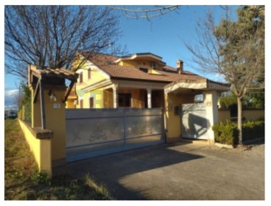 Foto Villa unifamiliare in C.da Fonteschiavo 67, Nocciano di 381 m²
