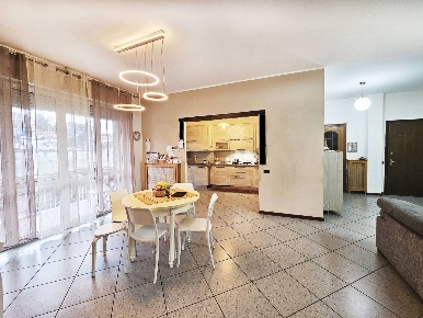 Foto Appartamento in via san giovanni 2, Oleggio Centro di 110 m²