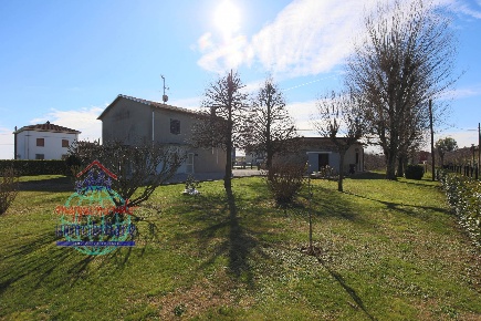 Foto Villa unifamiliare in VIA MAESTRA GRANDE 25, Cento Frazioni Nord