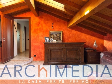 Foto Appartamento in Via Antonio Gramsi, Malnate Centro di 80 m² in vendita