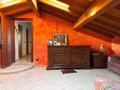 Foto Appartamento in Via Antonio Gramsi, Malnate Centro di 80 m² in vendita