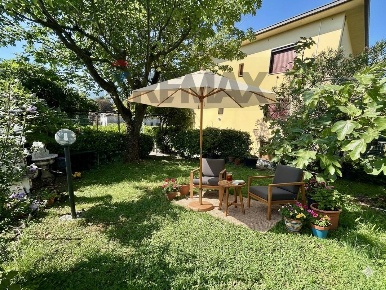 Foto Appartamento in via foppelle 6/8, Solto Collina Centro di 65 m²