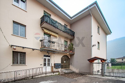 Foto Appartamento in Via Petrarca 13, Sarezzo Centro di 135 m² con 5 locali