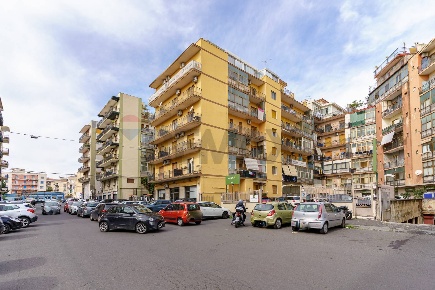 Foto Locale commerciale in Via Giuseppe Patane' 27, Catania di 720 m²