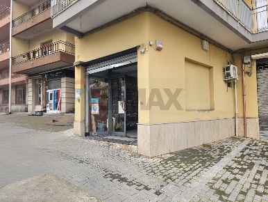 Foto Attività commerciale in v.le dei Platani 24, Ragusa di 56 m²
