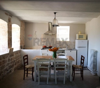 Foto Casa indipendente a Monopoli di 190 m² con 6 locali in vendita