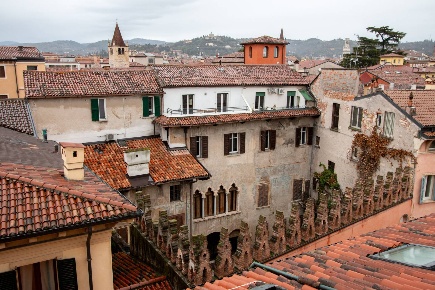 Foto Appartamento in Via Carlo Cattaneo, Verona Centro Storico di 230 m²