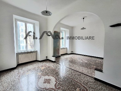 Foto Appartamento in Corso Mazzini, Savona di 150 m² con 5 locali