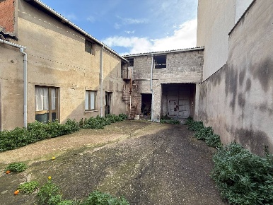 Foto Casa indipendente in Via Crimea, Selargius di 300 m² con 12 locali