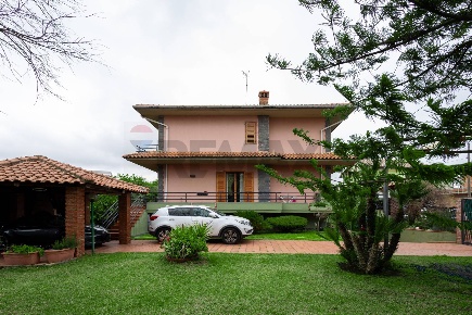 Foto Villa a schiera in Via Volturno 7, Mascalucia Centro di 213 m²