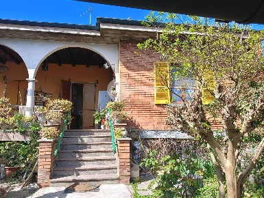 Foto Villa unifamiliare in Via Monsignor Giovanni Barchi 6, Gambara Centro
