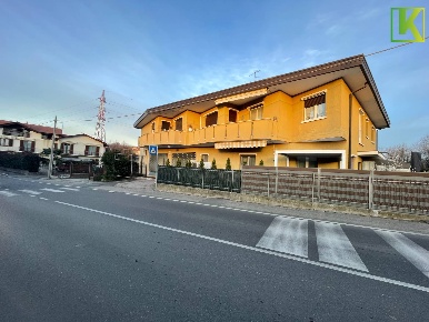 Foto Locale commerciale in Via Monte Generoso 72, Varese Bizzozzero